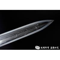 水墨山峰陨铁剑
