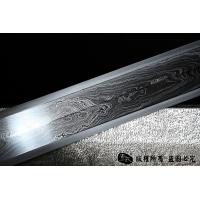 水墨山峰陨铁剑
