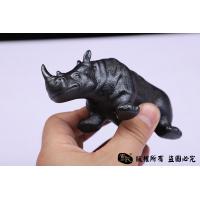 犀牛-铁制实心打造