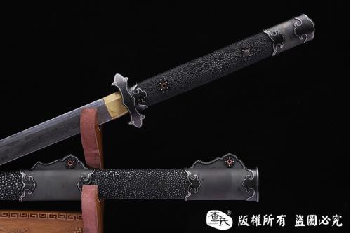 陨铁素铁唐刀
