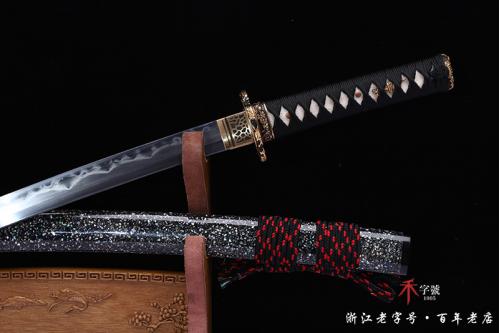 五枚菊一武士刀